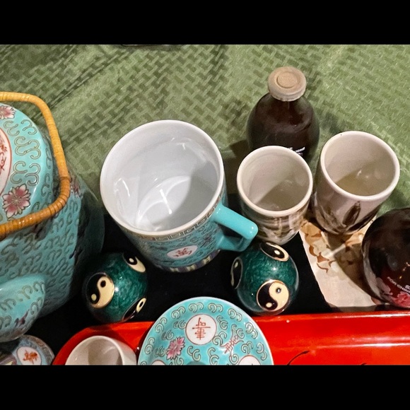 From Japan made in China tea set a two tall saki cups, four matching tea cups - Picture 14 of 16